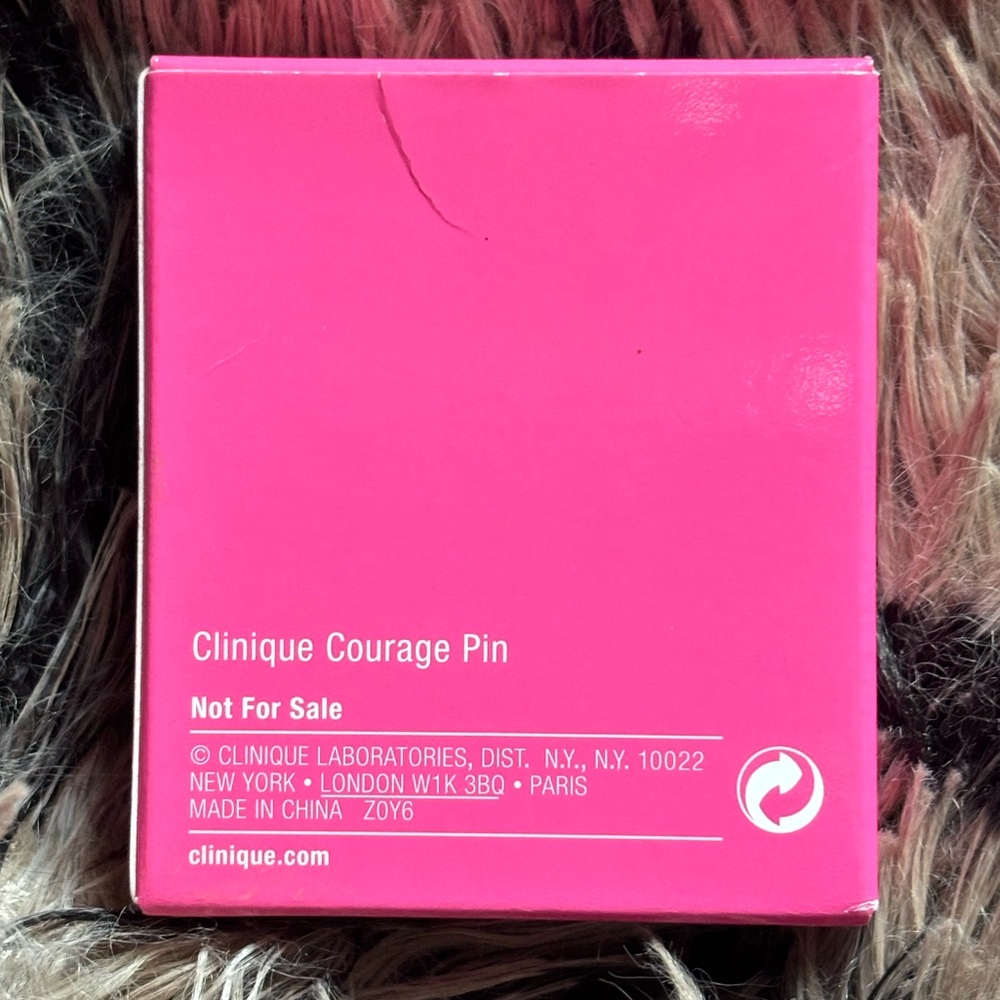 Clinique Pink Ribbon Brooch - Picture 5 of 5